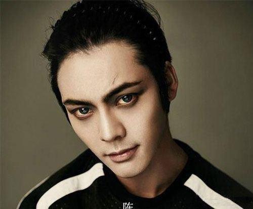 当这些男神画上烟熏妆,张艺兴惊艳,张一山加分,陈伟霆太妖!