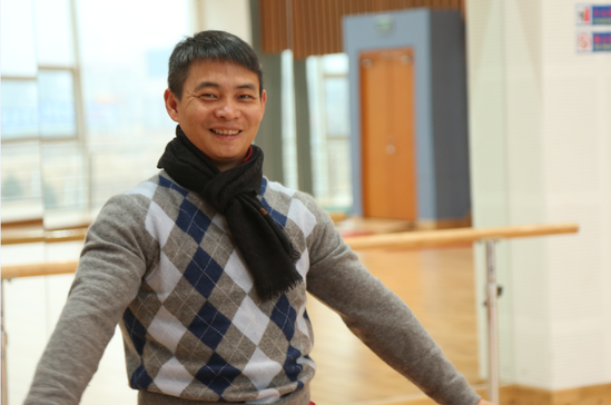 身为体操冠军如今身家过亿,娇妻貌美如花,却仍无一儿半女