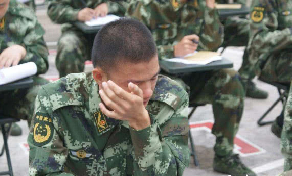 军人女朋友为何不被允许去探亲呢?老兵含泪说出背后真相