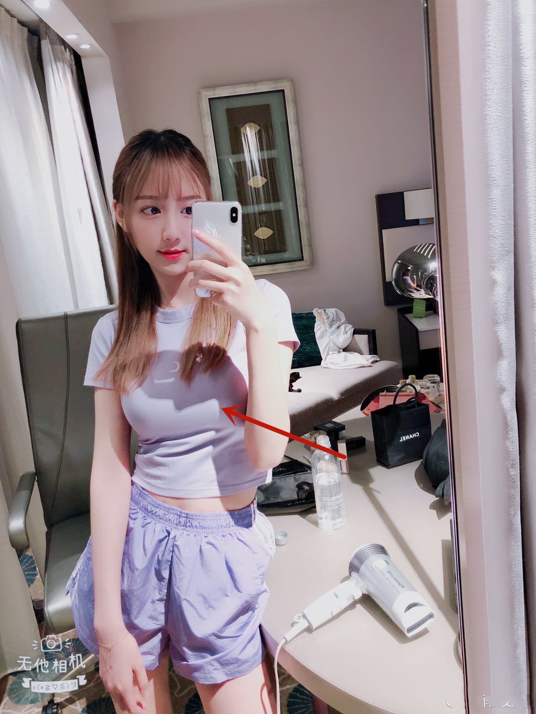 lol南波儿出国夜游,膝盖通红!网友很皮:多换换姿势啊!