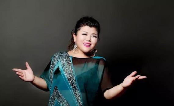 曾是一位打工妹,参加《星光大道》走红,因2个字34岁仍是单身!