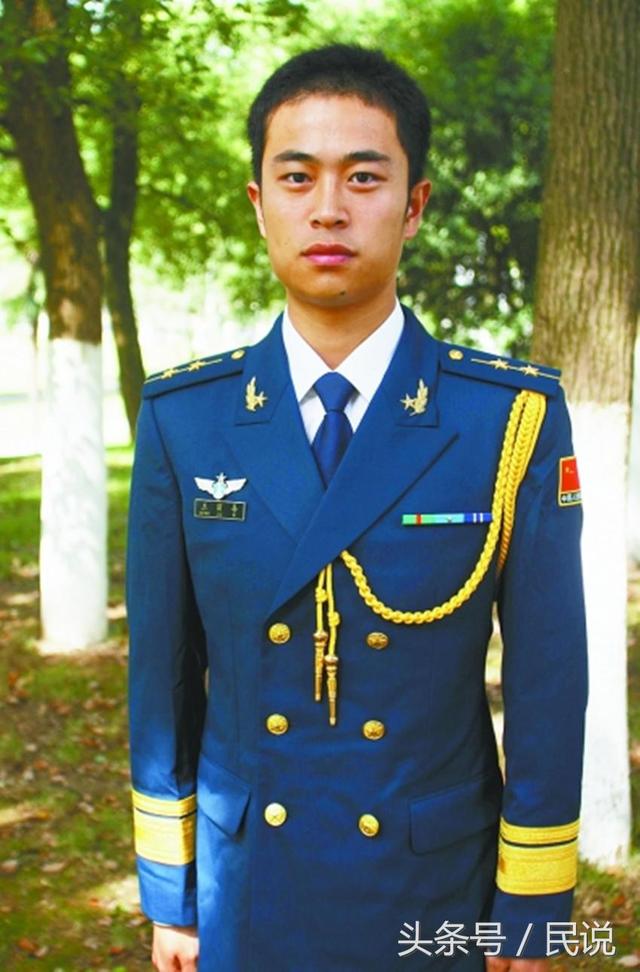 一分钟读懂解放军尉官军衔及对应职务|军衔|尉官|中尉_新浪新闻