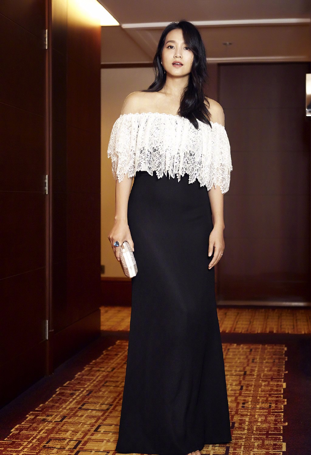 朱丹华少重聚,荷叶边白裙优雅,引大波粉丝回忆杀:我爱记歌词