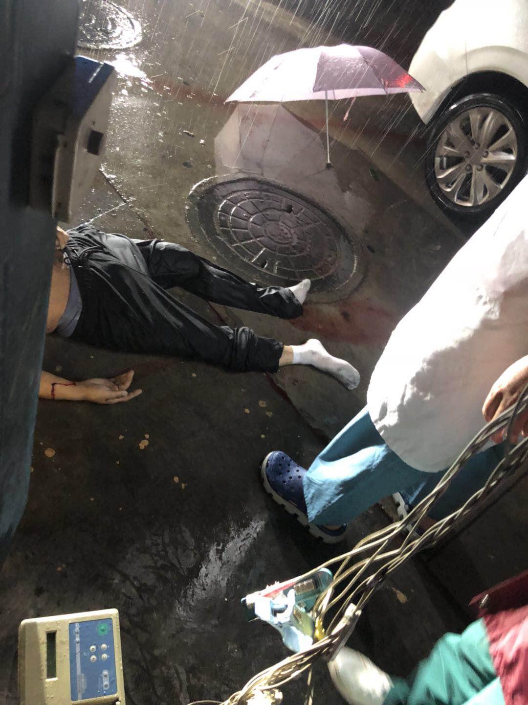 保定某小区深夜发生跳楼事件,一男子不幸身亡