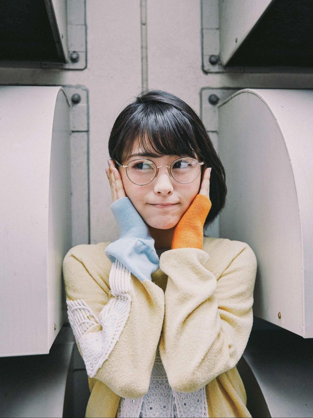 邻家戴眼镜的女孩,清纯可爱,好像有个这样的小妹妹