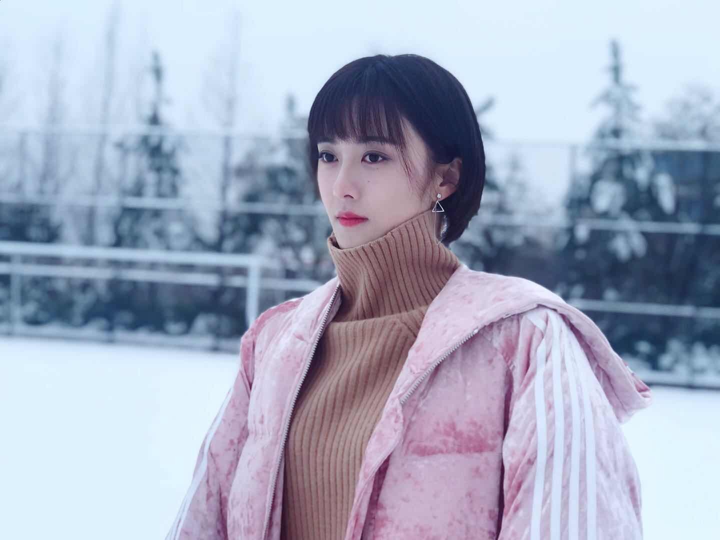 曹斐然《他看见你的声音》热拍 演绎短发酷帅女刑警