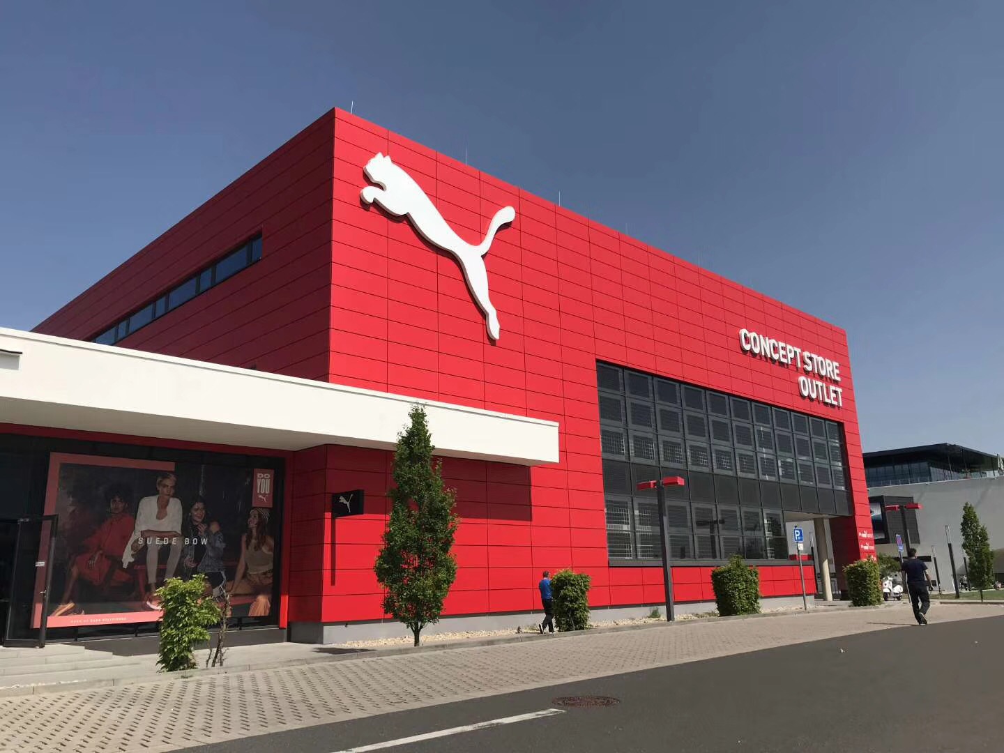 巴伐利亚州著名运动品牌彪马(puma)与阿迪达斯(adidas)的奥特莱斯店位