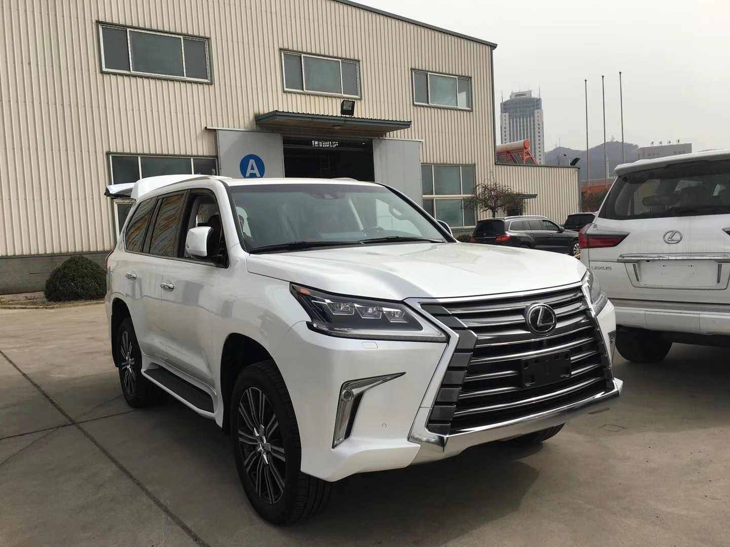 王者风范:18款雷克萨斯lx570!