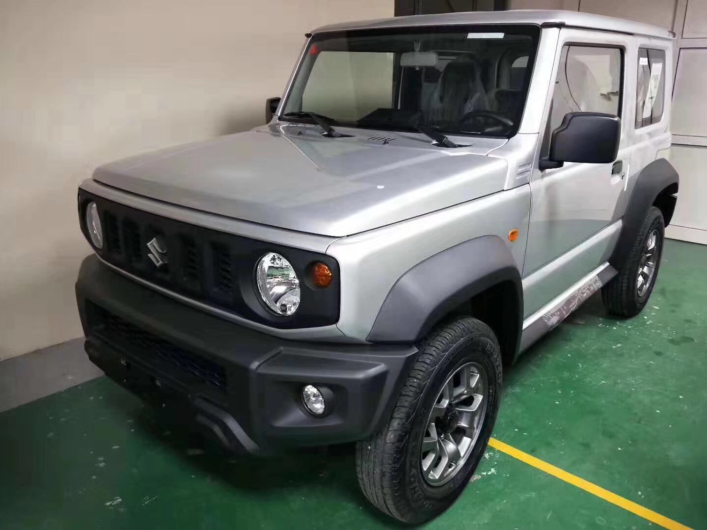 19款铃木吉姆尼要来了越野能力更强大小号奔驰g仅卖14万