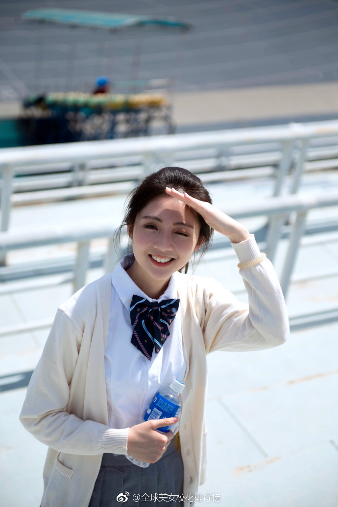 狗儿乖乖_  姓名:张鸣宇 学校:中国农业大学生物工程专业 年龄21