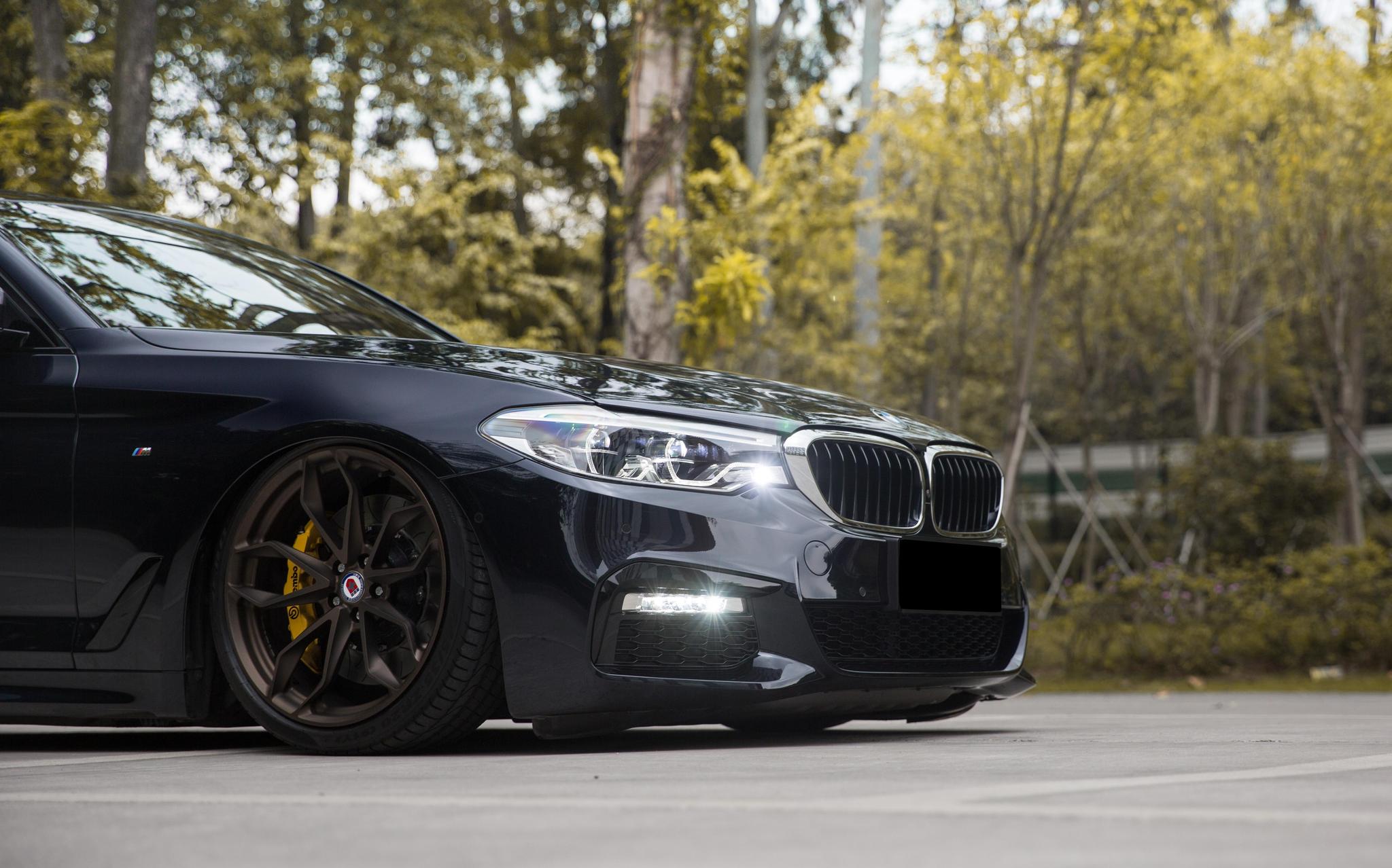 国内首辆改装低趴的宝马新5系,轻轻一改就已花费20万!-新浪汽车