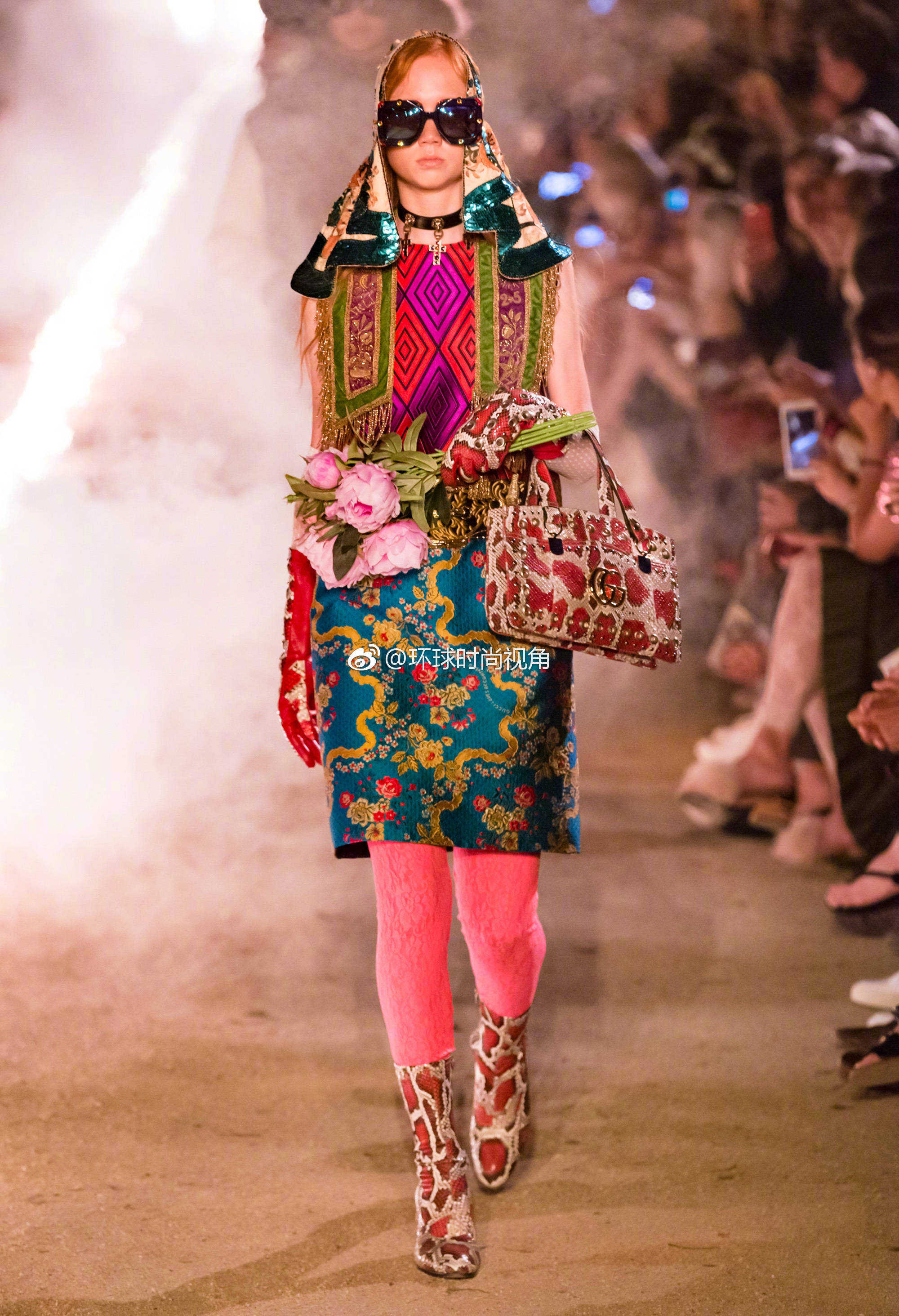 gucci在墓园里的大秀,神秘唯美.