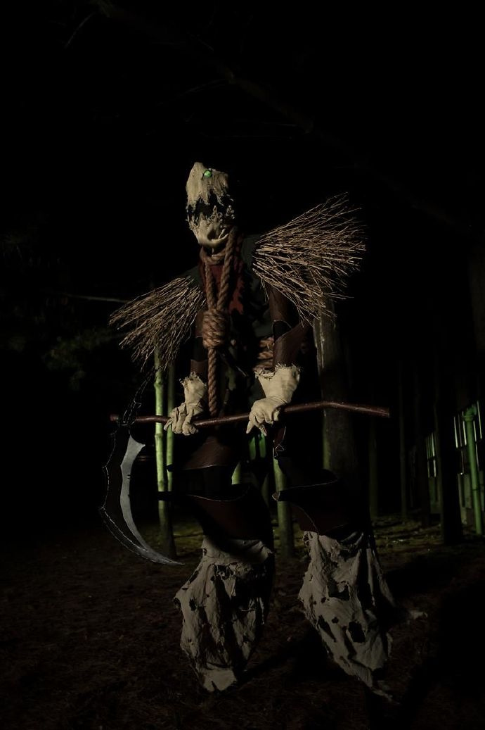 稻草人硬核cos很真实