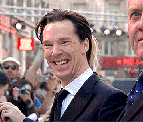 卷福,从今天起你就是不穿斗篷也造福人类的"神探博士"!