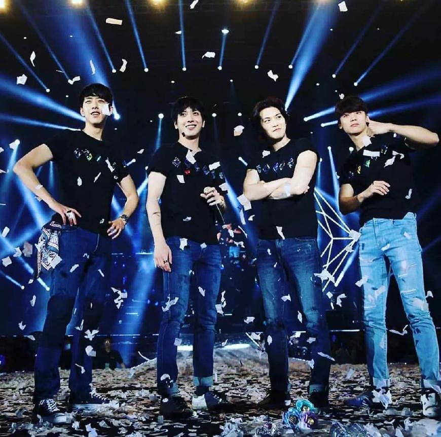 好兄弟一起走!韩国人气男团CNBlue成员半年内全部入伍!|CNBlue|入伍|好兄弟_新浪新闻
