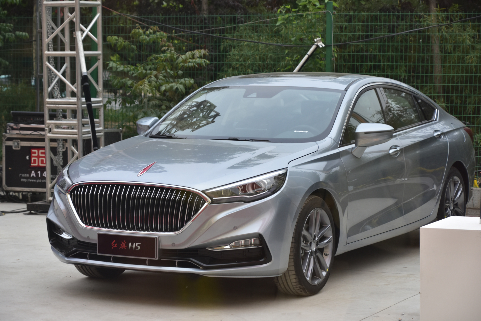 高端b级轿车红旗h5石家庄上市 14.98-19.58万元价格亲民