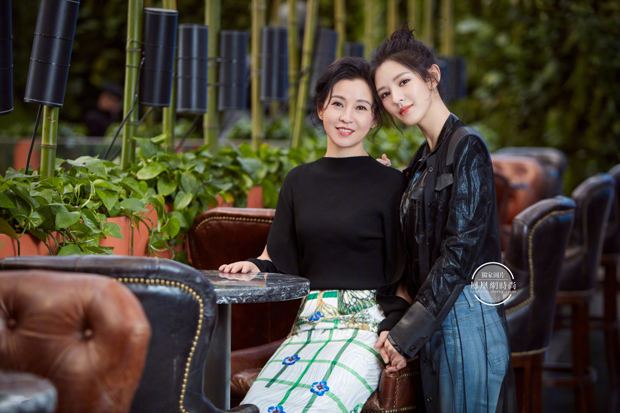 张予曦晒妈妈合照暖心示爱,配文:"世界那么大