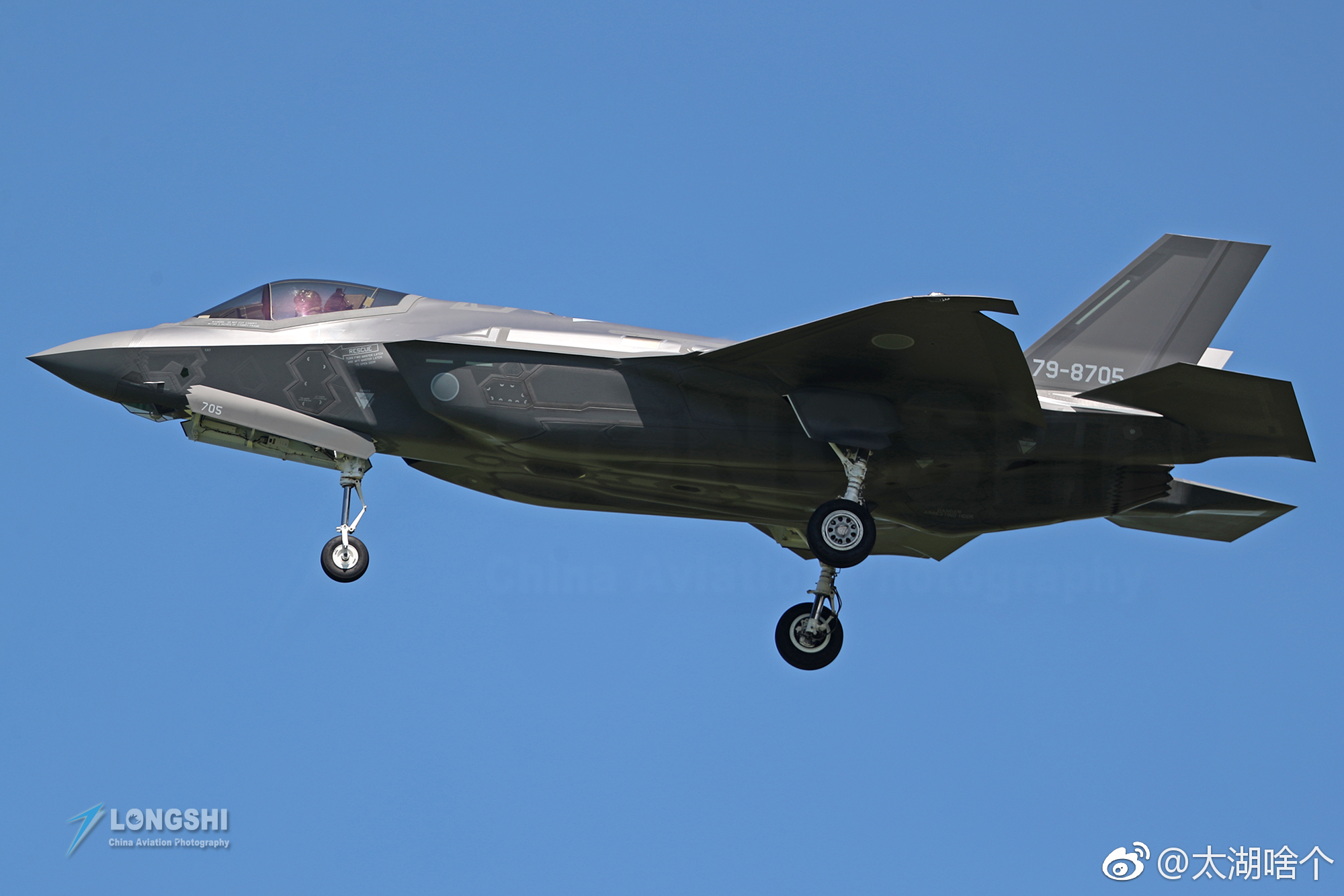 这架f-35a战斗机不简单,是日本生产的第一架f-35a闪电ii战斗机