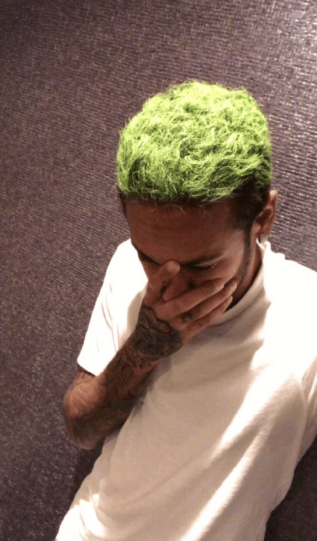 内马尔被绿! 球迷: "梅西,苏牙你们看到了吗? 原谅色! "