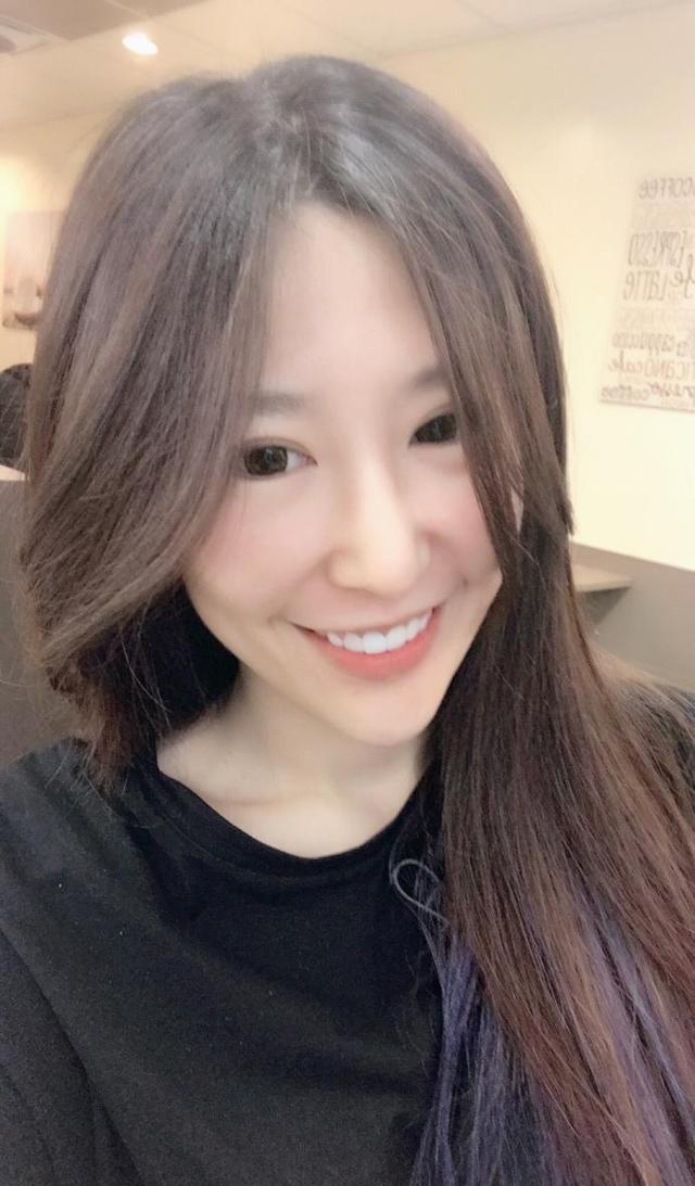 英雄联盟:昔日人气女解说-球王贝拉,现待业在家,微博求工作