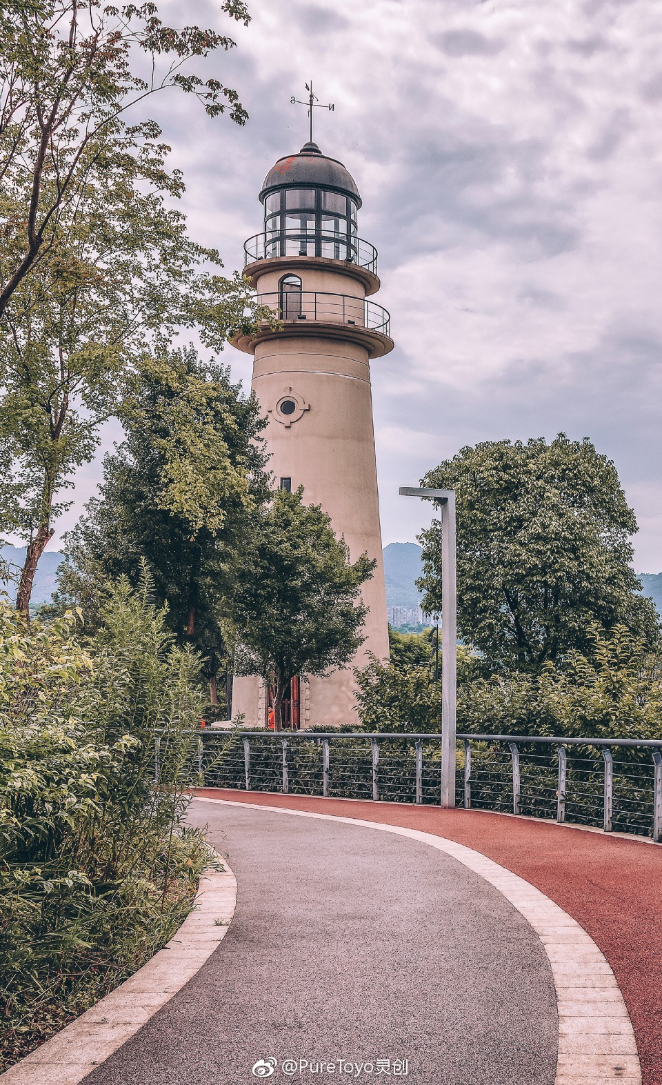 金海湾滨江步道公园,远处瞻望,重庆唯一的灯塔就坐落于此__财经头条