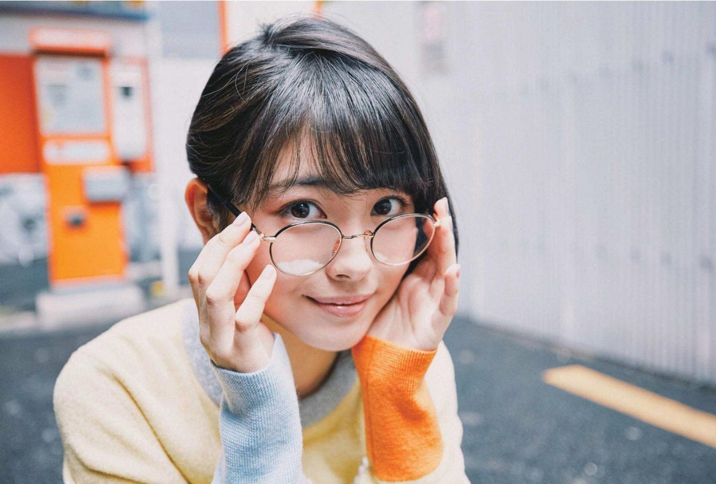 邻家戴眼镜的女孩,清纯可爱,好像有个这样的小妹妹