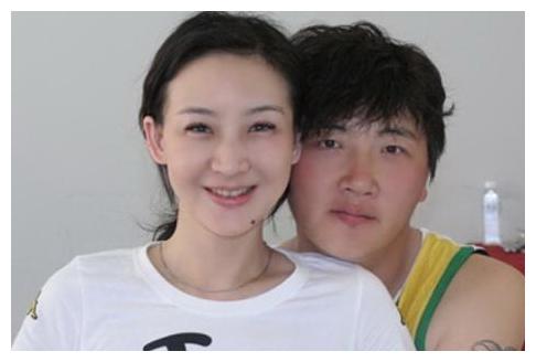 其实在现任潘蔚之前,孙楠的妻子是买红妹,买红妹就是与郭冬临搭档过