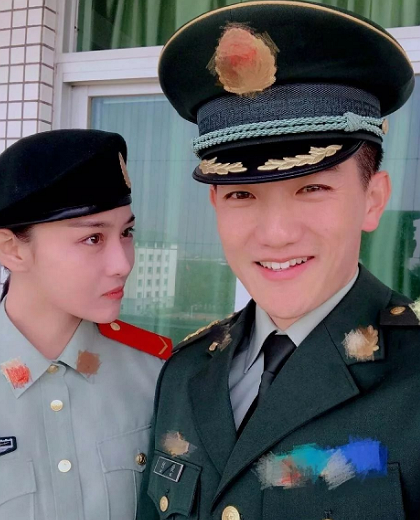 张馨予结婚,老公何捷是武警指战员,网友,比李晨帅
