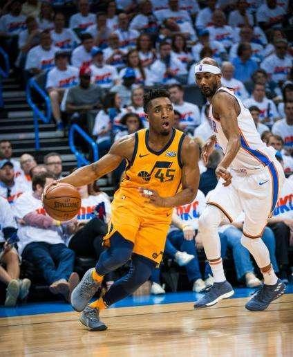 今天爵士的首发阵容2k19的能力值出炉,卢比奥77,米切尔87,乔英格豪斯