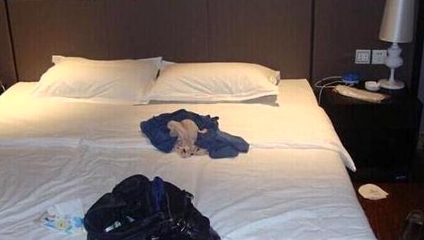 与女同事一起出差,开同一间房吗?95后机智回答,面试官怒斥:滚