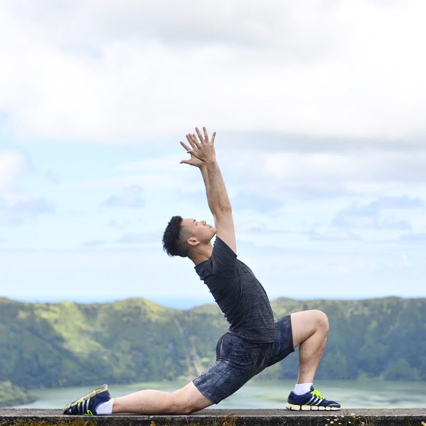 男生练习瑜伽有什么好处看看他你就会后悔没练了