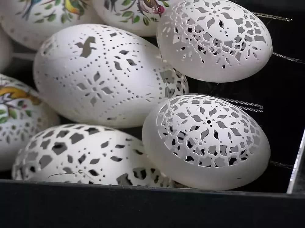 在薄如蝉羽的蛋壳雕刻使蛋雕成为精妙绝伦令人称奇的工艺