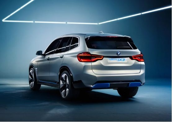 400km,并且基于宝马的第五代电力驱动系统,宝马ix3与奔驰eqc相比较,其