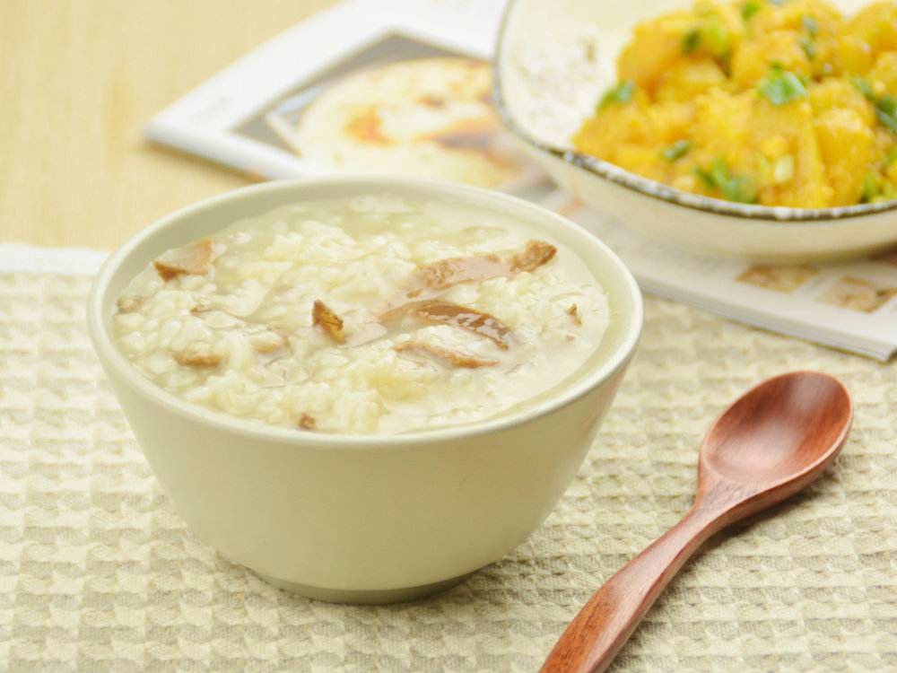 黄芪400克,百术230克,防风240克,桔梗120克,甘草60克,米20克(一天用)