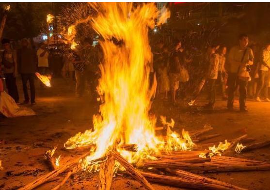 心理测试:假如有4堆火,哪堆烧的最旺?测试你八月财运会降临吗