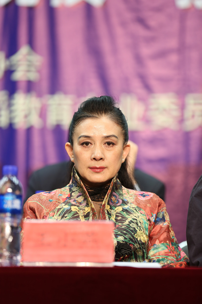 "小辣椒"与赵本山搭档成名,曾获舞蹈荷花奖,60岁重返舞台