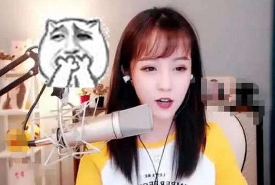 莉哥虎牙首秀,uzi狂刷10万礼物,奥咪正提刀赶来"杀狗"!