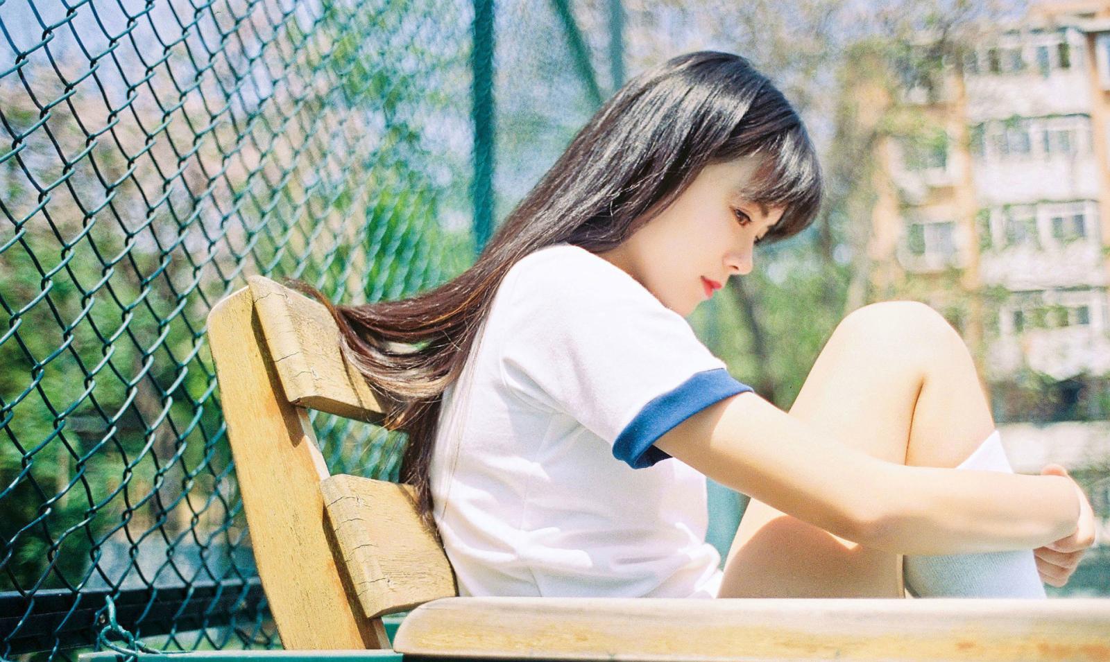 女生暗恋一个男人, 会有哪些表现?