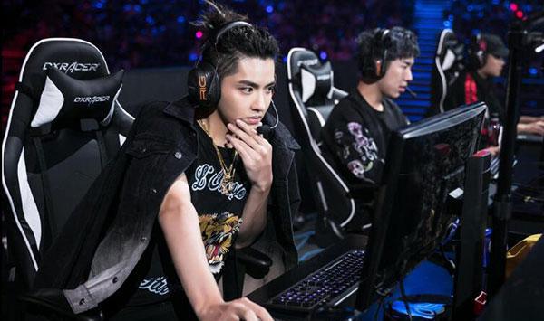 吴亦凡为lpl加油!