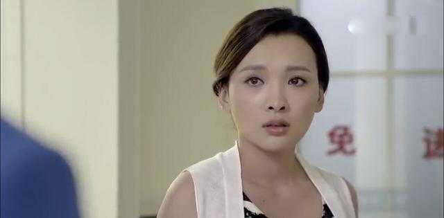 2006年,《乡村爱情》开播,在长相朴实的众多演员里,王君平是一道靓丽