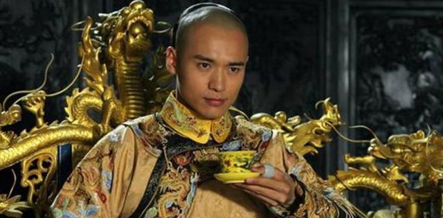 "相反,他谦虚地拍马屁:"皇上你是金轮王转世,天生有大善根有大慧根,正