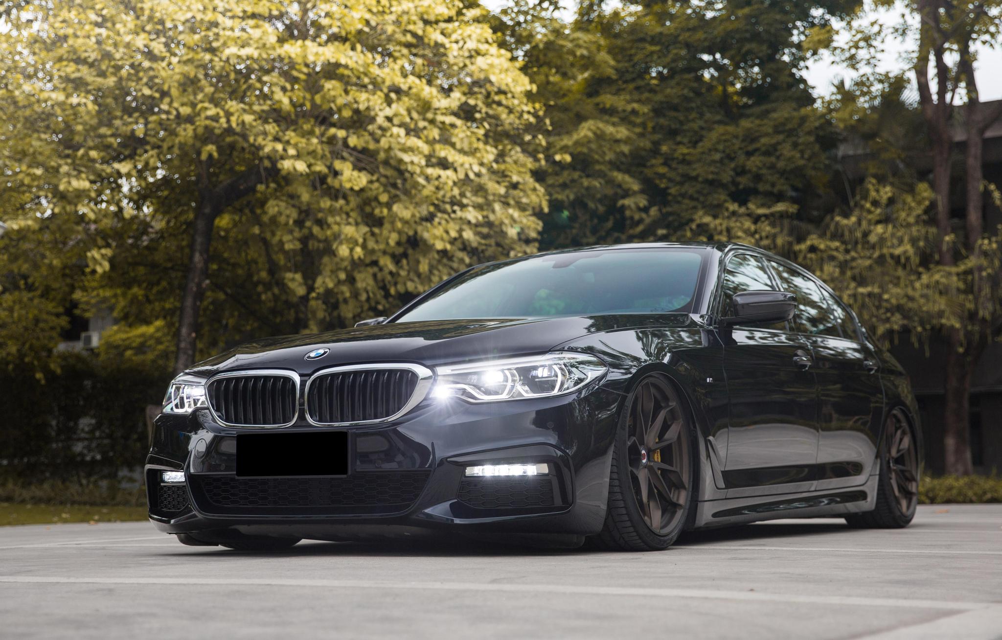 国内首辆改装低趴的宝马新5系,轻轻一改就已花费20万!-新浪汽车