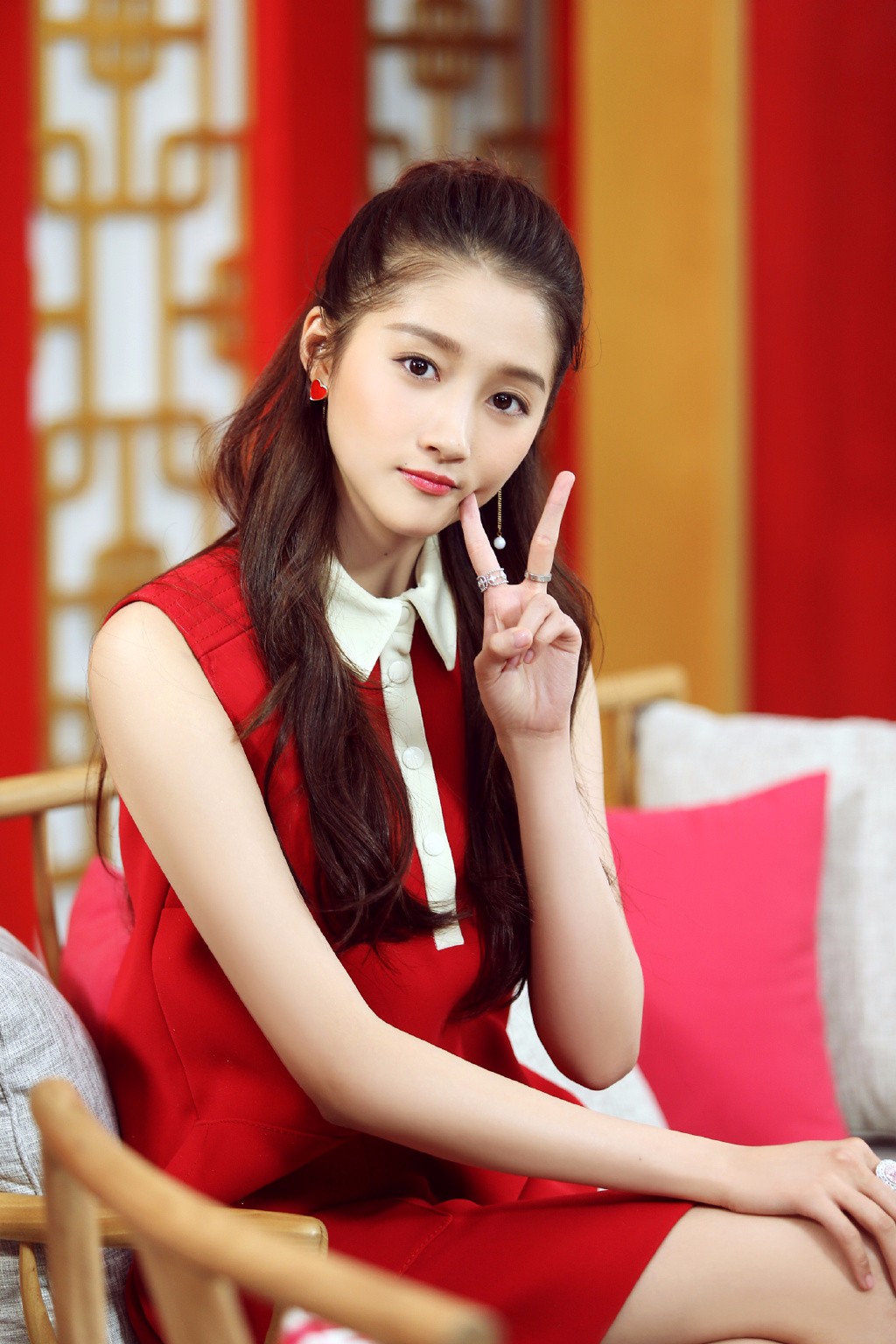 关晓彤私服扮嫩超养眼,网友:这才是20岁该有的样子