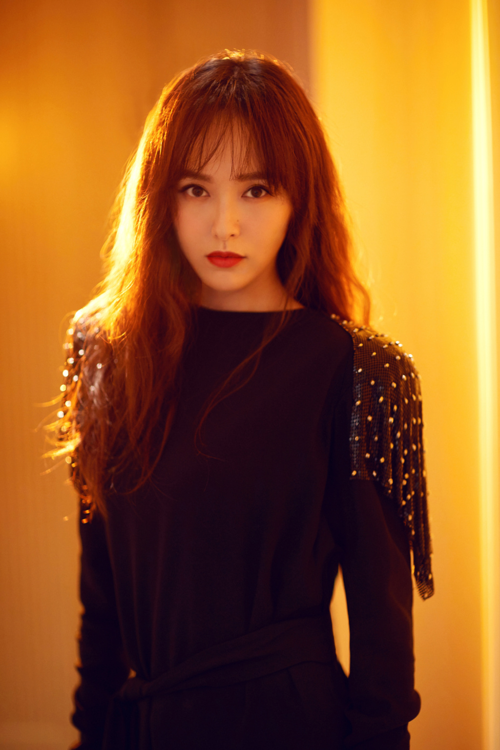 唐嫣婚后发型更酷了!换款披肩直发满满的女人味,美得差点认不出