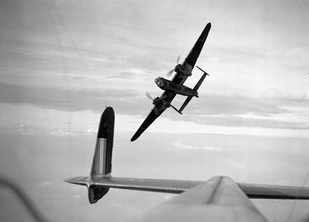 参加作战的英国曼彻斯特轰炸机少见的双发战略轰炸机