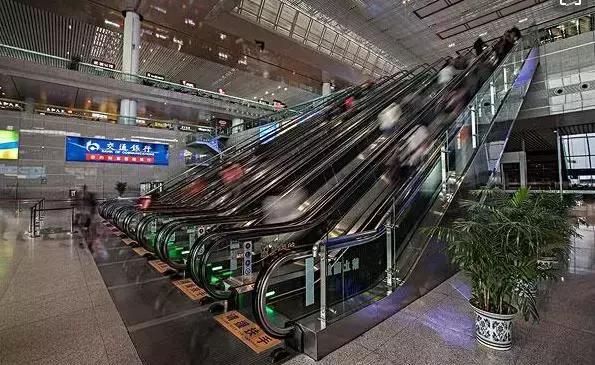 标志性建筑的高铁,你猜在哪呢