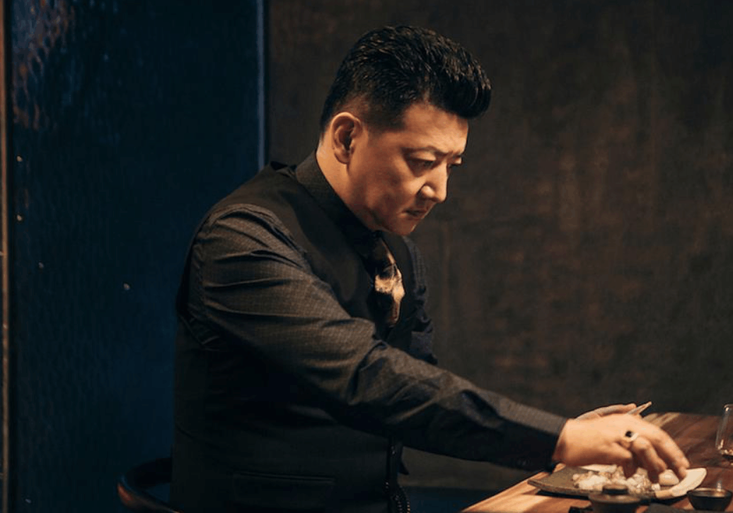 一种老戏骨飚戏的《远大前程》里,王砚辉演沈青山.