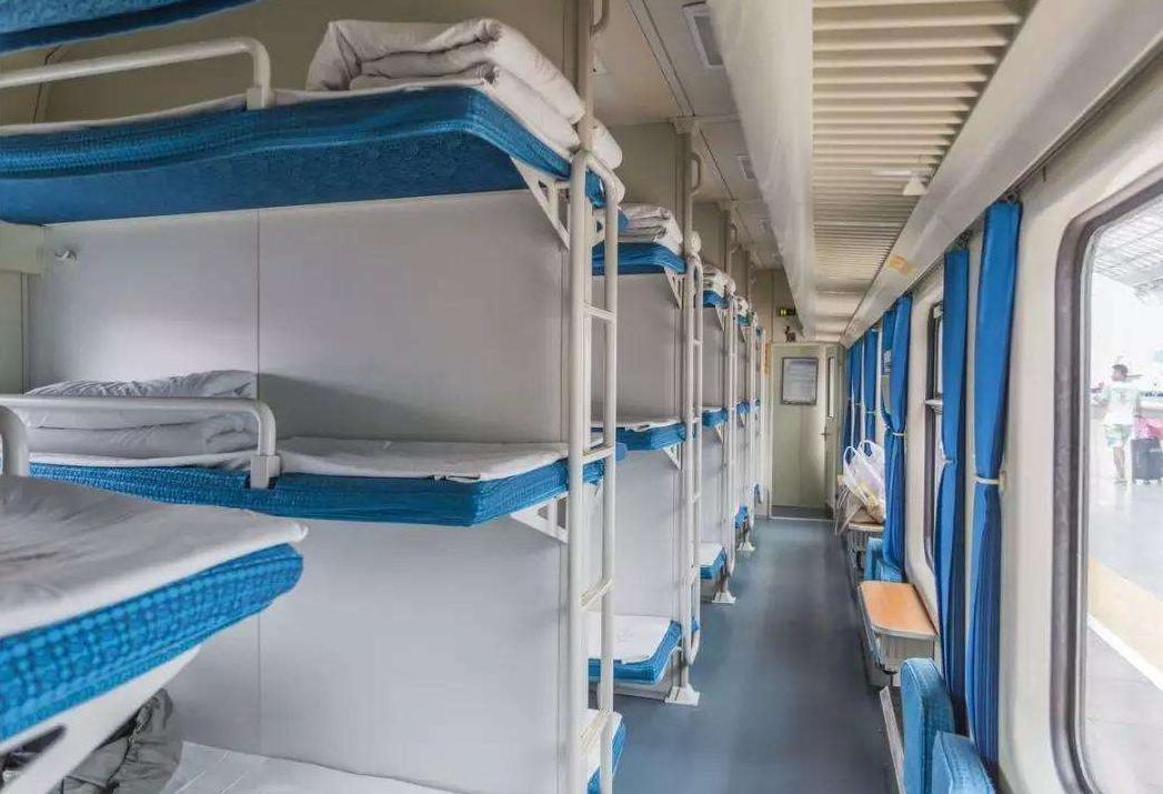 坐火车卧铺时乘务员收走车票的真正原因