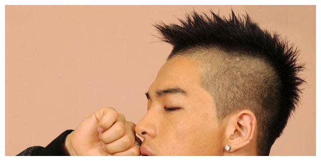 其实很土的3大发型,尤其第2款,女生被丑哭了|发型|女生|鸡冠头_新浪