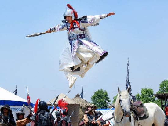 为什么古代战场上,将军作战时不能骑白马?原因出乎所有人意料